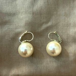 Vintage earrings with pearls
